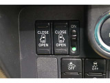 両側電動スライドドアはドアの直接操作以外にも運転席からのスイッチ操作やリモコン操作でも開閉が可能!狭い駐車場などでもドアの開閉が楽々・安心ですね!