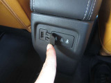 後席用USB電源ソケット