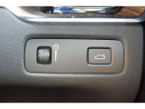 テールゲートには、車内からもスイッチ一つで開閉可能な電動開閉機能を装備。