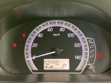 速度表示と各種表示が運転席正面にまとまり、走行中に必要な情報を確認しやすい構成です。シンプルな表示で視線を大きく動かさずに済み、日常の運転をサポートします。