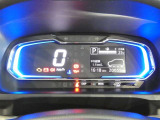 視認性の良いスピードメーターですね。夜も見やすく表示されますので運転が楽しくなります。