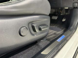 パワーシート搭載。微妙な調整が手軽にでき、ピッタリのポジションで運転することが可能です。