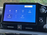 FMやAM、Bluetoothなどの選択項目が画面に並び、使いたい音源を見つけやすい表示です。普段よく使う音楽やラジオを、状況に合わせて選びやすくなっています。