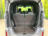 普段のお買い物や通勤、送迎等に十分な荷室スペースを確保しております。セカンドシートを倒すと、大きな荷物の積載も可能です♪