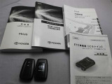 取説・メンテナンスノート・スマートキーの3点セットです。