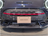 モデルが変わっても一目でMINIと分かるアイコンはそのままに、その時代に合わせた最新の技術、安全装備を搭載させております。