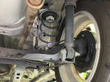 お車を安心してお乗りいただく為には、足回りの定期点検が欠かせません。サービスサポート(有償保証)では無料点検もご提供しており、安心のカーライフをお過ごしいただけるサポート体制が整っています。
