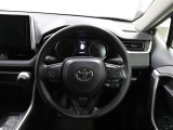 各操作スイッチなどもハンドルから手を放すことなく操作可能で安全運転に支援いたします!