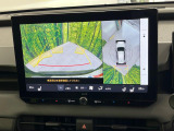 【パノラミックビューモニター】専用のカメラにより、上から見下ろしたような視点で360度クルマの周囲を確認することができます☆死角部分も確認しやすく、狭い場所での切り返しや駐車もスムーズに行えます。