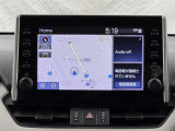 ディスプレイオーディオを装備。スマホとクルマをつなぐことで、これまでのナビに加えて、いろんなサービスが楽しめます。