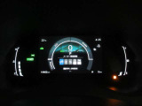 運転席のメータパネル類は常に視界に入る場所ですので、大事なチェックポイントです。ぜひ実際にご乗車ください。