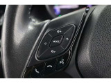 ステアリングスイッチ付きなのでオーディオの操作が手元で出来て便利ですね!