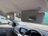 ミラー付きサンバイザー☆ちょっとしたお化粧直しなどに便利です!危険なので運転しながらではなく、止まってから使ってくださいね♪