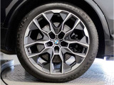 【BMWアロイホイル】軽量かつ強度に拘ったアロイホイル。走行性能ポテンシャルを引き出す設計。車の足元を引き締めてくれる大きなポイントはアロイホイルです。