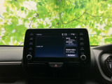 画面に各種情報やオーディオの状態がまとめて表示され、運転中も必要な情報を確認しやすい配置です。手元から見やすい位置にあり、日常の移動をサポートする装備として活用いただけます。