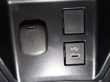 【USB給電】今では当たり前のUSB給電ソケットがついております。 スマホやデジカメなど出先や災害時の充電も可能です♪