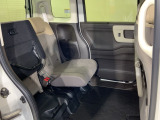 後席をはね上げれば、「もうひとつの荷室」が生まれます。