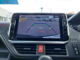 車庫入れの苦手な方の味方ナビ画面にカメラの画像が表示されます