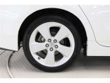 タイヤサイズ(215/45R17)装着しています。