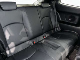 後部座席も当然、綺麗・清潔に仕上げております。内装の綺麗なお車は気持ちが良いですし、コンディションのいい車が多いです。