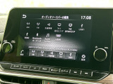 AM・FMやテレビ、USB、Bluetoothなど複数の音源が並び、使いたいメディアを選びやすい画面です。表示が整理されているので、日常の音楽や情報利用にも便利です。