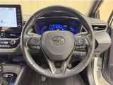ステアリングスイッチ搭載!手を離さずに手元のスイッチでさまざまな操作が可能。運転中、視線をそらさなくても操作ができて安全です!