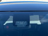 【プリクラッシュセーフティ】前方の車両等を検知し、衝突しそうな時は警報で注意を促し、ブレーキを踏む力をサポート。ブレーキを踏めなかった場合は衝突被害軽減ブレーキが作動、衝突回避をサポートします。