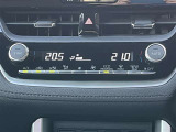 オートエアコン♪お好みの温度に設定するだけで車内を快適空間にしてくれますよ♪