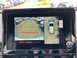 パノラミックビューモニター付きです。車両を上から見たような映像をディスプレイオーディオ画面に表示。運転席からの目視だけでは見にくい、車両周辺の状況をリアルタイムでしっかり確認できます。