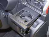運転席にカップホルダーを装備しております。