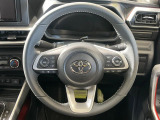 【スマートアシスト】走行中に前方の車両等を認識し、衝突しそうな時は警報とブレーキで衝突回避と被害軽減をアシスト。より安全にドライブをお楽しみいただけます。