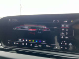 ●マルチカラーアンビエントライト『車内の雰囲気をカスタマイズするための照明機能です。さまざまな色に変更できるLEDライトを使用し、ドライバーや乗客の好みに合わせて車内の雰囲気を演出します。』