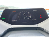 速度やシフト位置、燃料残量などの情報がまとまり、運転に必要な表示をひと目で確認できます。表示内容を把握しやすく、日々の運転を支えます。