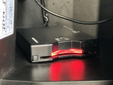 周辺機器の画面を確認しやすい位置に備え、表示内容をひと目で把握しやすい構成です。日々の運転で必要な案内や情報を確認する際にも、頼れる装備として活用いただけます。