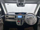 落ち着いたカラーの内装で、ゆったりと運転したい方に。