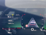 低走行車両入庫!レイアウトはステアリングスイッチで切り替えでき運転に集中しながら必要な情報を瞬時に得ることが可能です。