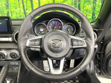 【純正革巻きステアリング】上質な革を使用することで、手にしっかり馴染みとても運転しやすいハンドルです♪