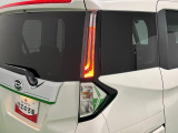 視認性の高いカスタム専用デザインのLEDリヤランプ(テールランプ/ストップランプ)で省電力・長寿命化を実現。