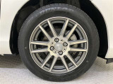 社外のアルミホイール装着。タイヤサイズは175/65R15