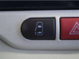 片側電動スライドドアのスイッチ付です。車内からもスイッチ一つで楽にドアの開閉が可能です。電動なので開閉時に力を使う必要がなく、半ドアになることもありません!