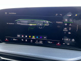 ●マルチカラーアンビエントライト『車内の雰囲気をカスタマイズするための照明機能です。さまざまな色に変更できるLEDライトを使用し、ドライバーや乗客の好みに合わせて車内の雰囲気を演出します。』