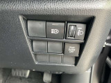 シートを外して室内をすみずみまで洗浄&消臭。ボディやタイヤはもちろん、エンジンルームまで洗浄しています。