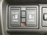 【両側パワースライドドア】スマートキーや運転席のスイッチで後席両側スライドドアの開閉が可能♪電動だから力を入れてドアを開ける必要が無く、小さなお子様でも簡単に開け閉めでき快適です♪