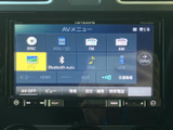 ディスクやラジオ、Bluetooth、USBなど複数の音源メニューを備えています。お好みの入力先を画面から選べるので、普段使う音楽や放送を車内で楽しめます。
