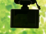 視認性に配慮されたモニターを備え、必要な情報を画面で確認する際に役立ちます。表示内容や使用方法は実車でご確認いただき、日々の運転にお役立てください。