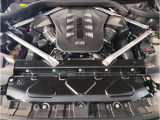 【BMWエンジン】革新的なガソリン・エンジン・テクノロジーによる高性能かつ高効率。レスポンスの良いパワーを発揮。常にスムーズな吸気を実現しアクセル開度にダイレクトに反応しドライビングを楽しく演出。