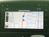 地図上に現在地や周辺の道路が表示され、目的地までのルート確認に役立ちます。拡大縮小の表示もあり、慣れない場所へのお出かけでも行き先や周辺状況を確認しながら利用できます。