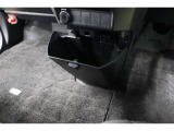 運転席と助手席の間にセンターロアボックスがあります!