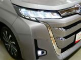 LEDヘッドライトです。デザイン性がよくとても明るいので、夜間の走行や悪天候でも安心です。しかも長寿命!