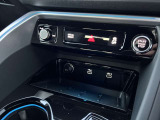 ●スイッチ類・ダイヤル類など細部までこだわりを感じ取れるインテリアです。Audiでは触感開発チームがございます。クリック感は操作する喜びを感じていただけます。